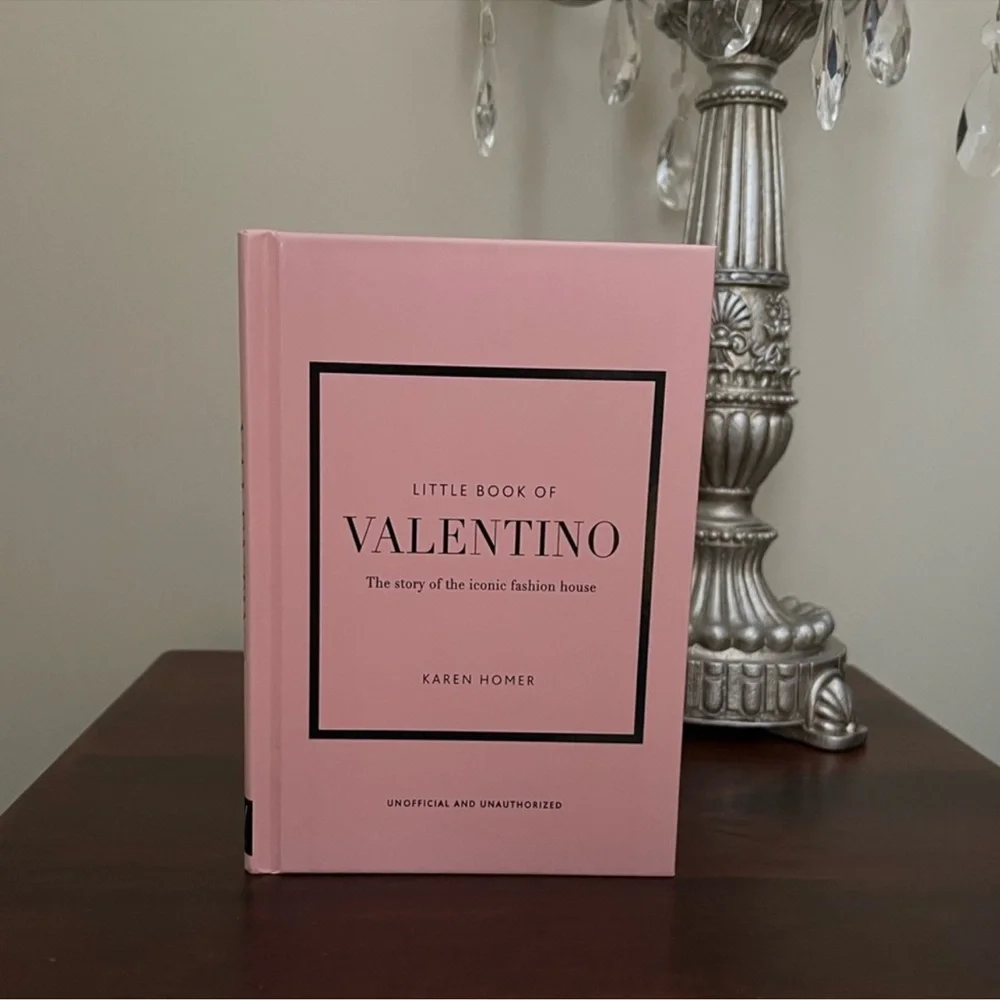 Little Book of Valentino - Picture 2 of 4